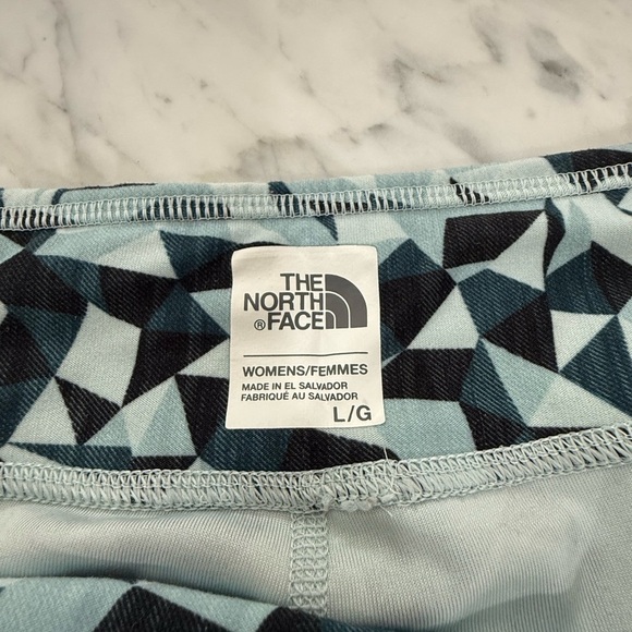 The North Face Geometric Patterned Cropped Leggings - Picture 3 of 5